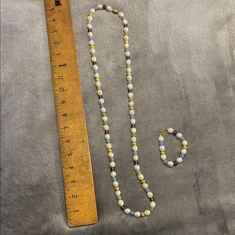 Vintage: Elegant Multicolor Beaded Necklace and Bracelet Set